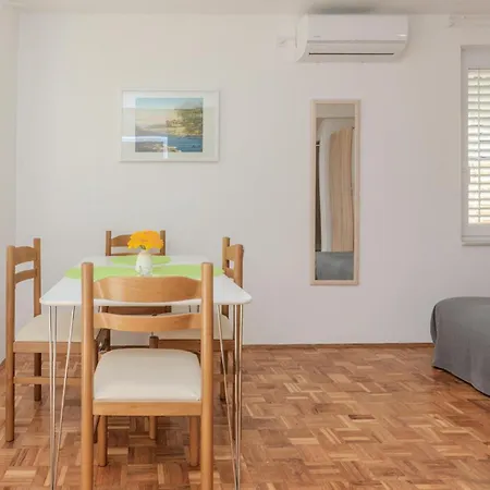 Appartamento 1 Bedroom Cozy In Nin